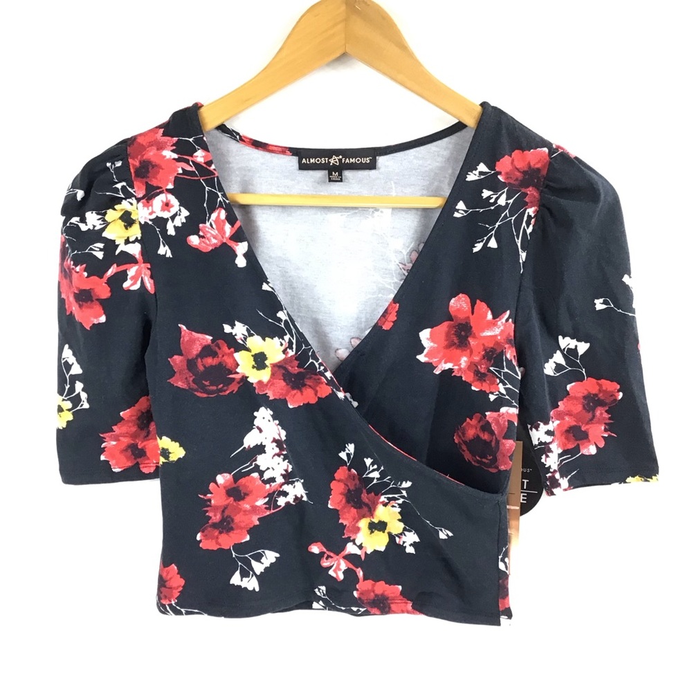 🟣🆕 ALMOST FAMOUS | Wrap Floral Crop Top
